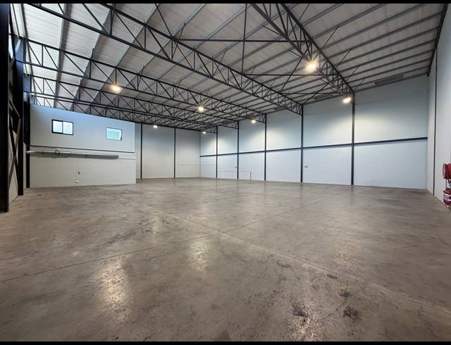 751M² WAREHOUSE TO LET IN STIKLAND INDUSTRIAL